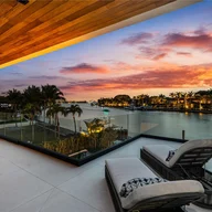 Casa a la venta en 9056 Bay Drive, Surfside FL 33154