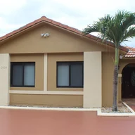 Casa a la venta en 7579 W 31st Ave, Hialeah FL 33018
