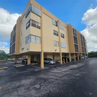 Apartamento a la venta en 6831 W 14th Ct # 405, Hialeah FL 33014