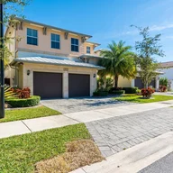 Casa a la venta en 7013 NW 104th Ct, Doral FL 33178