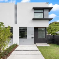 Casa a la venta en 2975 SW 23rd Ter # 2975, Miami FL 33145