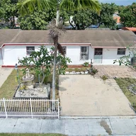 Casa a la venta en 15621 SW 300th St, Homestead FL 33033