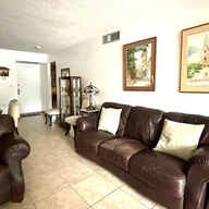 Apartamento a la venta en 20500 E Country Club Dr # 119, Aventura FL 33180
