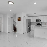 Casa a la venta en 18104 NW 21st St, Pembroke Pines FL 33029