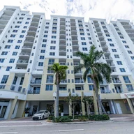 Apartamento a la venta en 1830 Radius Dr # 905, Hollywood FL 33020