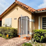 Casa a la venta en 10345 NW 127th St, Hialeah Gardens FL 33018