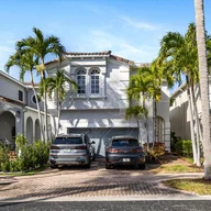 Casa a la venta en 20760 NE 30th Pl, Aventura FL 33180