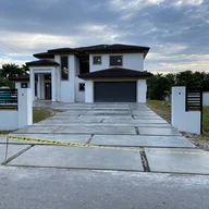 Casa a la venta en 12890 NW 2nd St, Miami FL 33182