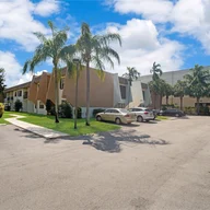 Apartamento a la venta en 8277 SW 128th St # 203, Pinecrest FL 33156