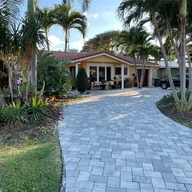 Casa a la venta en 2610 NE 52nd St, Lighthouse Point FL 33064