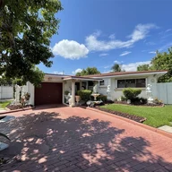 Casa a la venta en 15 NW 197th St, Miami Gardens FL 33169