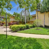 Apartamento a la venta en 8740 Azalea Ct # 204, Tamarac FL 33321