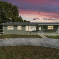 Casa a la venta en 3811 NW 207th St, Miami Gardens FL 33055