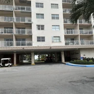 Apartamento a la venta en 400 Kings Point Dr # 1021, Sunny Isles Beach FL 33160