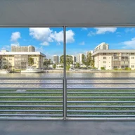 Apartamento a la venta en 3725 NE 169th St # 105, North Miami Beach FL 33160