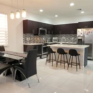 Casa a la venta en 7012 NW 103rd Path, Doral FL 33178