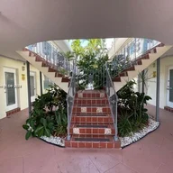 Apartamento a la venta en 8040 Tatum Waterway Dr # 7, Miami Beach FL 33141
