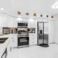 Apartamento a la venta en 1101 SW 128th Ter # 306C, Pembroke Pines FL 33027