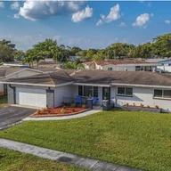 Casa a la venta en 12001 NW 15th Ct, Pembroke Pines FL 33026
