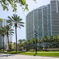 Apartamento a la venta en 20155 NE 38th Ct # 603, Aventura FL 33180