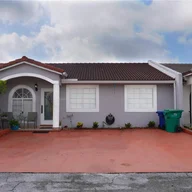 Casa a la venta en 7558 NW 173rd Ter, Hialeah FL 33015