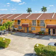 Apartamento a la venta en 1458 W 39th Pl # 5, Hialeah FL 33012