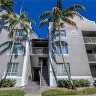 Apartamento a la venta en 11133 SW 8th St # 102, Pembroke Pines FL 33025