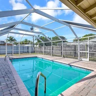 Casa a la venta en 6560 Hayes St, Hollywood FL 33024