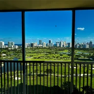 Apartamento a la venta en 20301 W Country Club Dr # 28, Aventura FL 33180