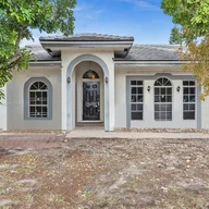 Casa a la venta en 2111 NW 76th Ave, Margate FL 33063