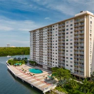 Apartamento a la venta en 400 Kings Point Dr # 327, Sunny Isles Beach FL 33160