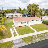 Casa a la venta en 2345 NW 182nd Ter, Miami Gardens FL 33056