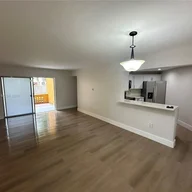 Apartamento a la venta en 9715 Fontainebleau Blvd # E108, Miami FL 33172