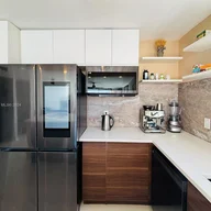 Apartamento a la venta en 4000 NE 170th St # 400, North Miami Beach FL 33160