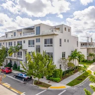 Casa a la venta en 10360 NW 64th St, Doral FL 33178