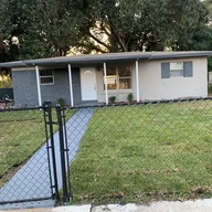 Casa a la venta en 2390 SW 68th Ave, Miramar FL 33023