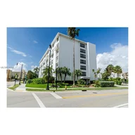 Apartamento a la venta en 17800 Atlantic Blvd # 203, Sunny Isles Beach FL 33160