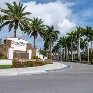 Casa a la venta en 8680 NW 101st Pl, Doral FL 33178