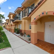 Apartamento a la venta en 10684 NW 87th Ct # 10684, Hialeah Gardens FL 33018