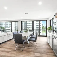 Apartamento a la venta en 3100 NE 48th St # 312, Fort Lauderdale FL 33308