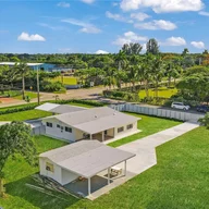 Casa a la venta en 18395 SW 216th St, Miami FL 33170