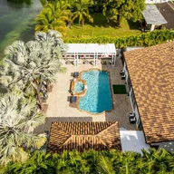 Casa a la venta en 7720 SW 137th Ct, Miami FL 33183