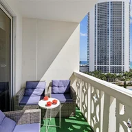 Apartamento a la venta en 1825 S Ocean Dr # 11, Hallandale Beach FL 33009