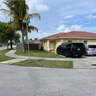 Casa a la venta en 12265 SW 215th Ter, Miami FL 33177