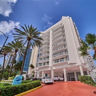 Apartamento a la venta en 17275 Collins Ave # 301, Sunny Isles Beach FL 33160