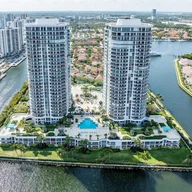 Apartamento a la venta en 3801 NE 207th St # 504, Aventura FL 33180