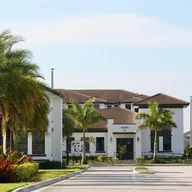 Apartamento a la venta en 15600 SW 136th St # 206, Miami FL 33196