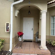 Apartamento a la venta en 8231 NW 107th Ct # 9, Doral FL 33178