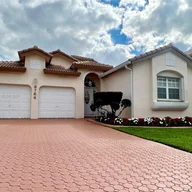 Casa a la venta en 9764 NW 32nd St, Doral FL 33172