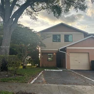Casa a la venta en 224 NW 106th Ter # 0, Pembroke Pines FL 33026